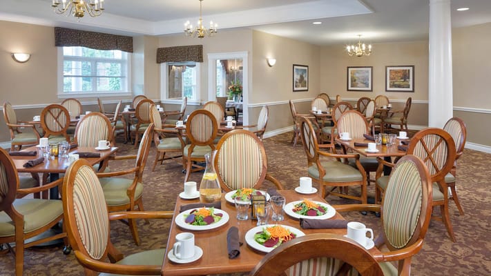 Dining room with neatly arranged tables and meals