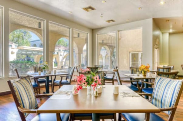Bright dining area with tables and flowers