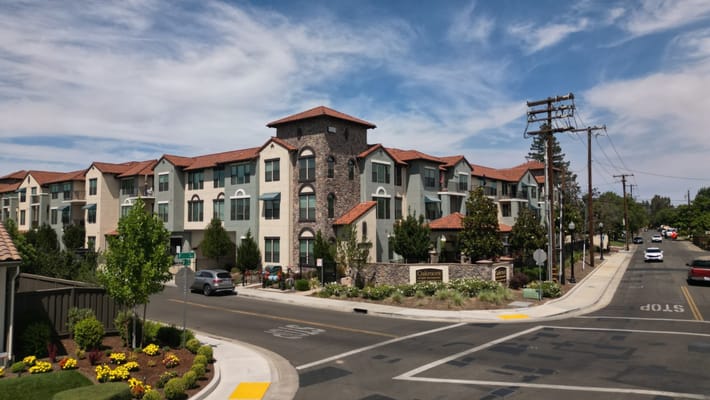 Exterior view of Oakmont of East Sacramento facility