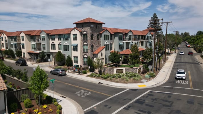 Exterior view of Oakmont of East Sacramento