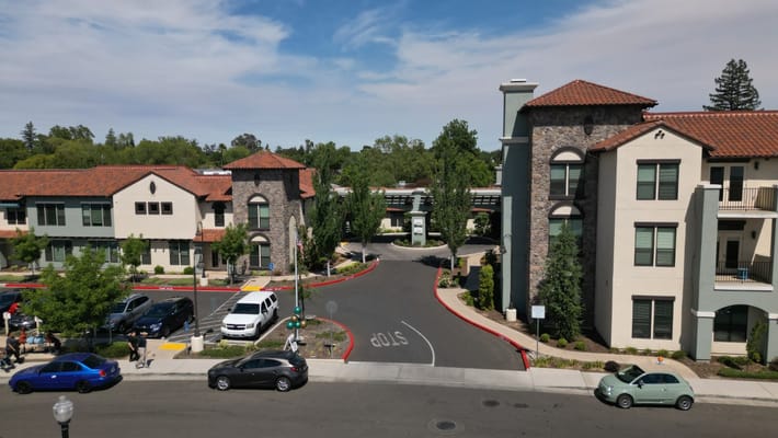 Exterior view of Oakmont of East Sacramento