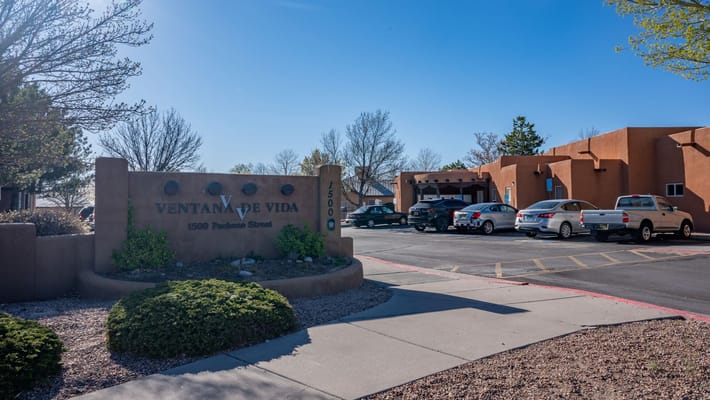 Exterior view of Ventana De Vida facility with signage