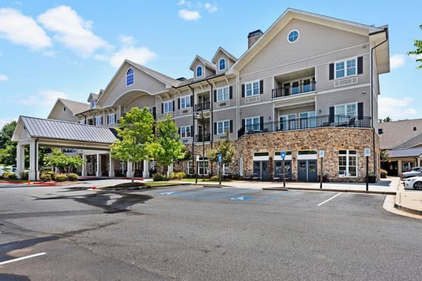Front view of Dogwood Forest of Acworth senior living facility