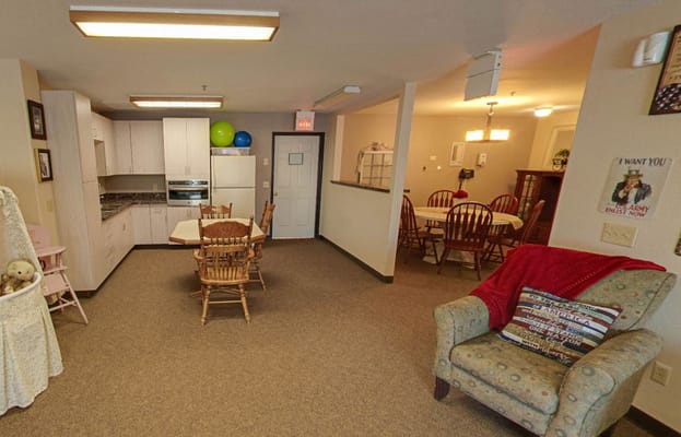 Cozy common area with seating and dining table in Edgewood Vista.