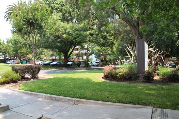 Lush garden and outdoor space at Eskaton Land Park