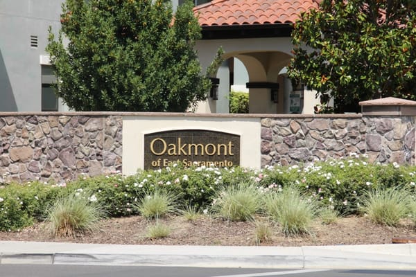 Signage of Oakmont of East Sacramento at the entrance