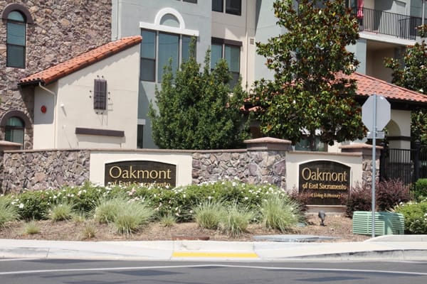 Exterior sign of Oakmont of East Sacramento facility