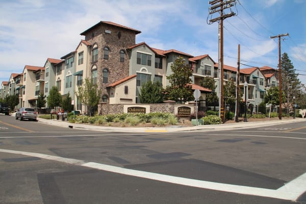 Exterior view of Oakmont of East Sacramento facility