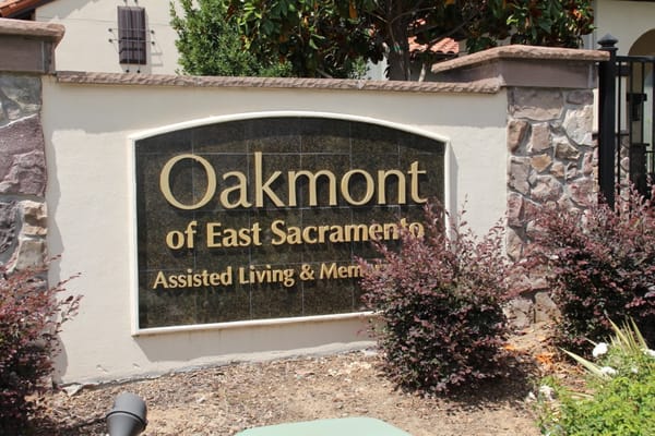 Sign displaying the name of Oakmont of East Sacramento