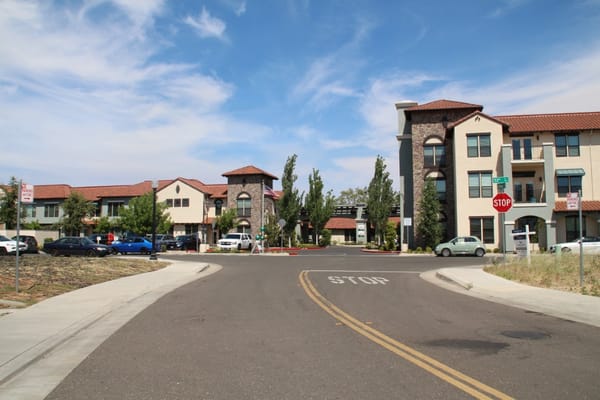 Exterior view of Oakmont of East Sacramento facility