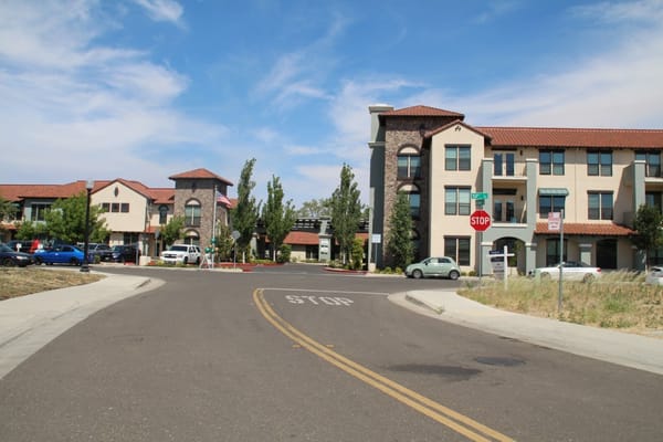 Exterior view of Oakmont of East Sacramento facility