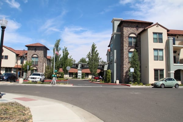 Exterior view of Oakmont of East Sacramento