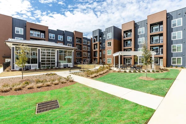 Outdoor courtyard area of Inspire Sandhill facility