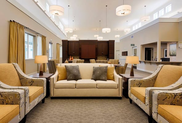 Bright common area with comfortable seating and lamps