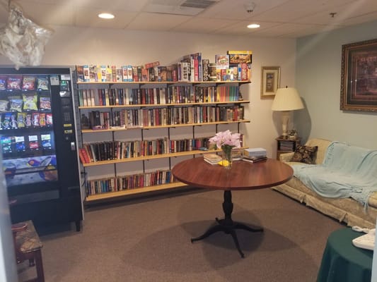 Cozy common area with bookshelves and seating