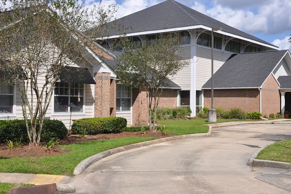Exterior view of Oak Park Village at Slidell