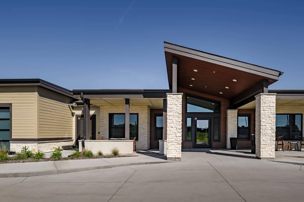 Entrance of The Summit at Bettendorf with modern architectural design