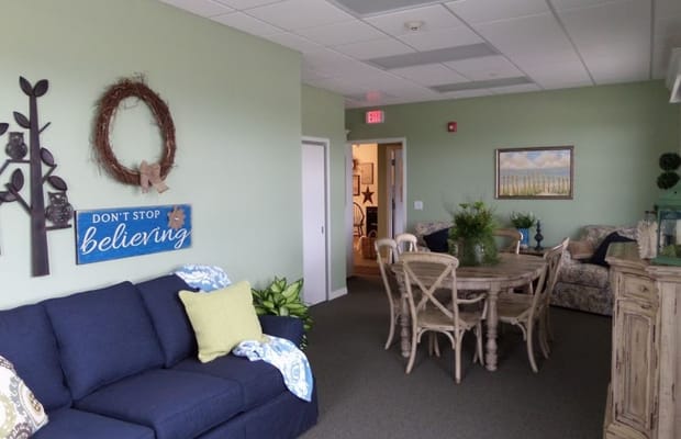 Common area with seating and decorative elements