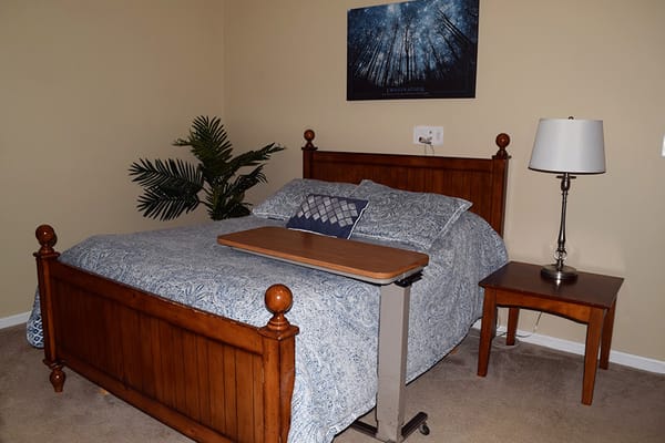 Cozy resident room with a bed and a lamp