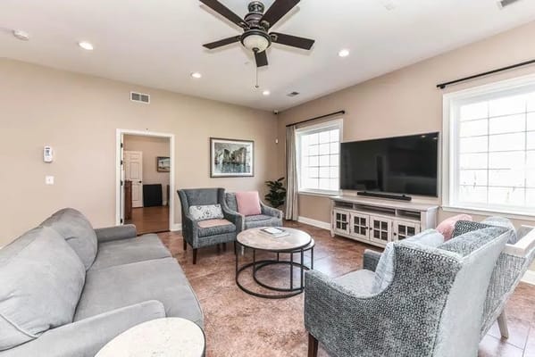 Common area with seating in a bright lounge