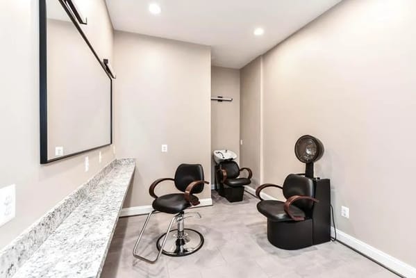 Well-equipped salon area in the facility