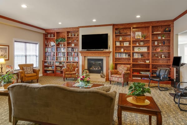 Cozy common area with bookshelves and comfortable seating