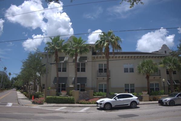 Exterior view of The Estate At Hyde Park with palm trees