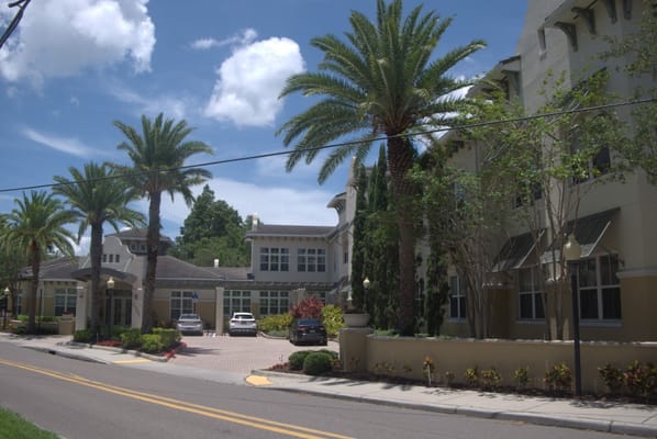 Exterior view of The Estate At Hyde Park with palm trees