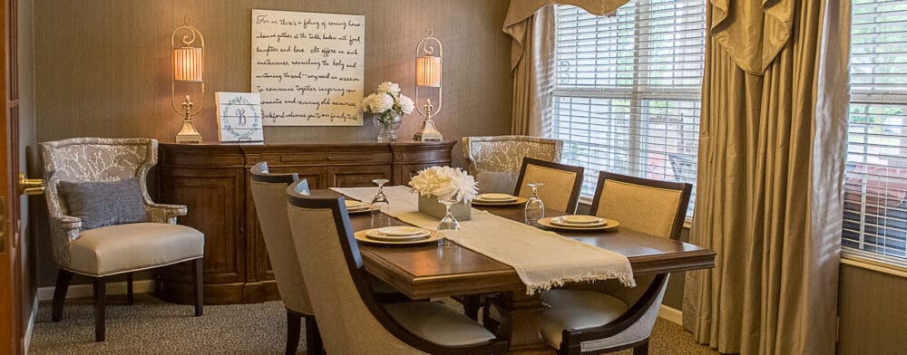 Bright dining area with elegant furnishings