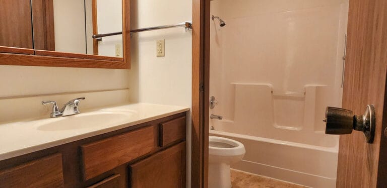 Four Seasons Apartments