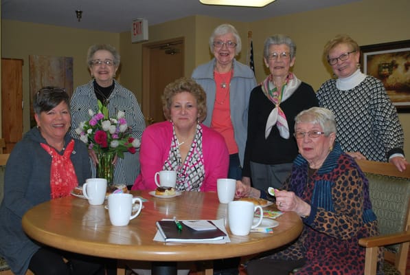 A group of residents enjoying dessert and conversation