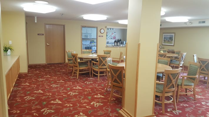 Dining area with round tables and chairs