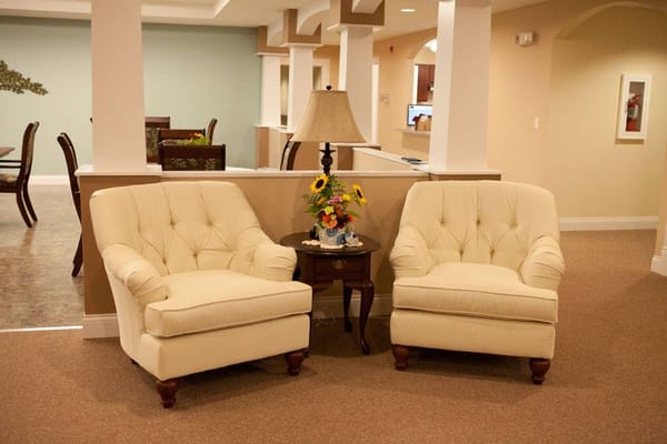 Cozy seating area with two chairs and a lamp