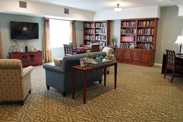 Cozy common area with comfortable seating and bookshelves