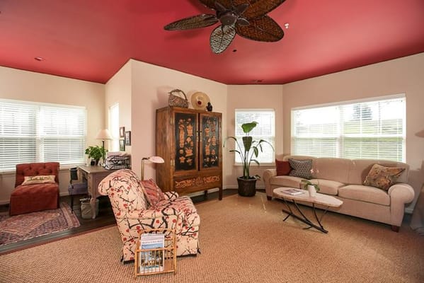 Cozy common area with comfortable seating