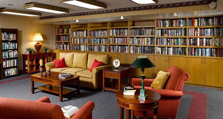 Cozy common area with bookshelves and seating