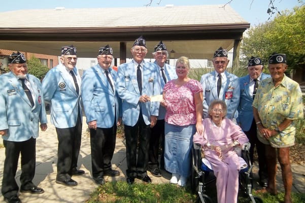 Residents and veterans posing together outside