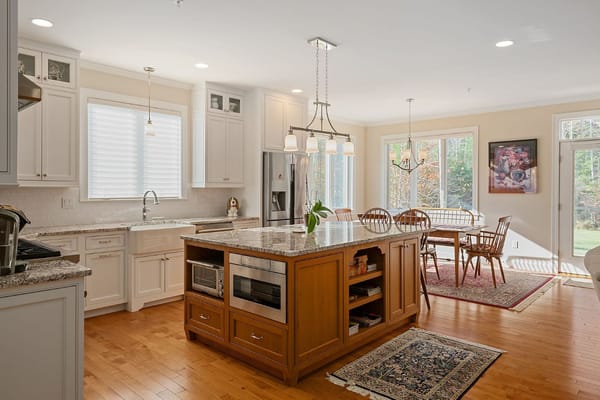 Bright and spacious dining room with modern decor
