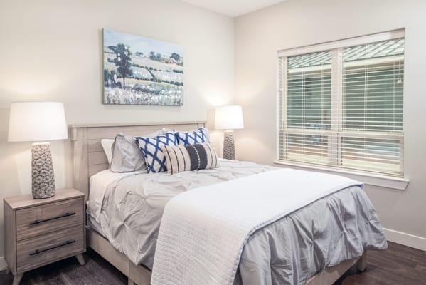 Cozy bedroom with bed and lamps at Sooner Station