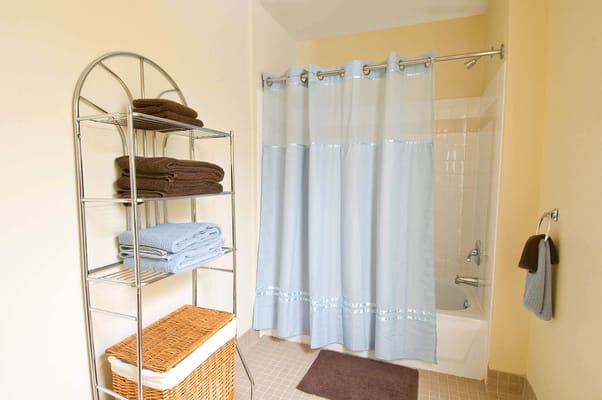 Bright and clean bathroom with towels and a bathtub