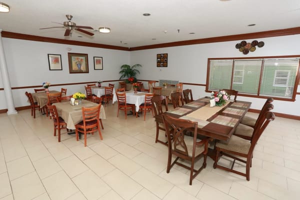 Bright dining area with tables and flowers