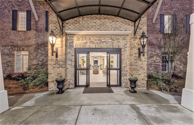 Front entrance of SummerHouse Beau Ridge with brick facade
