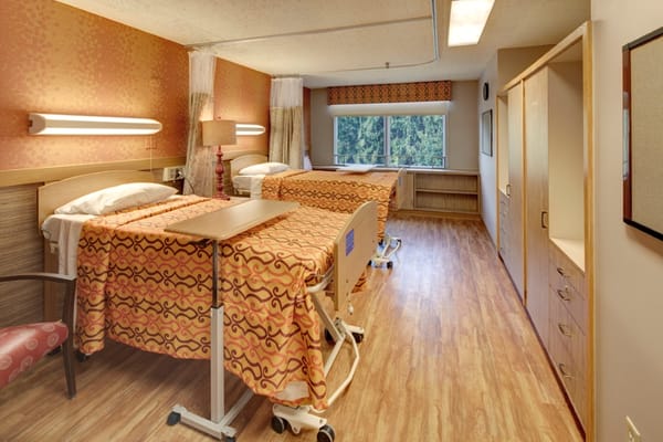 Well-furnished double room in a nursing home