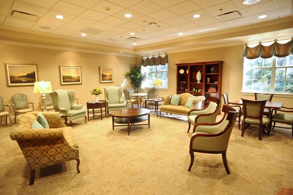 Common area with seating and decor in a senior living facility
