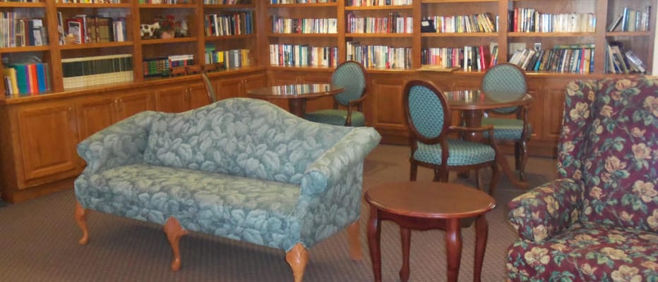 Cozy common area with bookshelves and seating