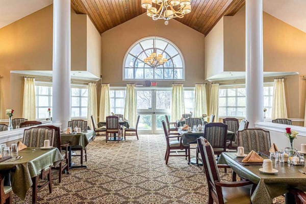 Bright dining room with elegant tables and chairs