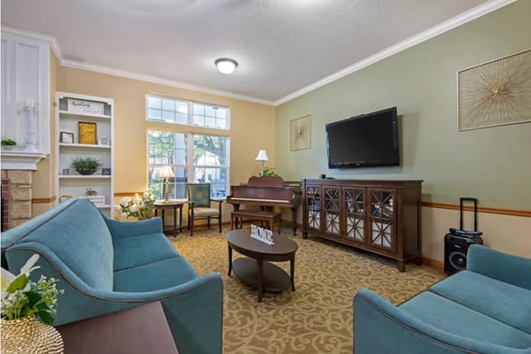 Cozy common area with seating and piano