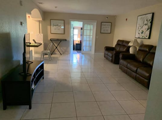 Bright common area with leather seating and keyboards