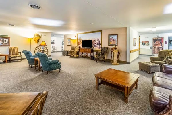Common area with seating and decor in a senior living facility