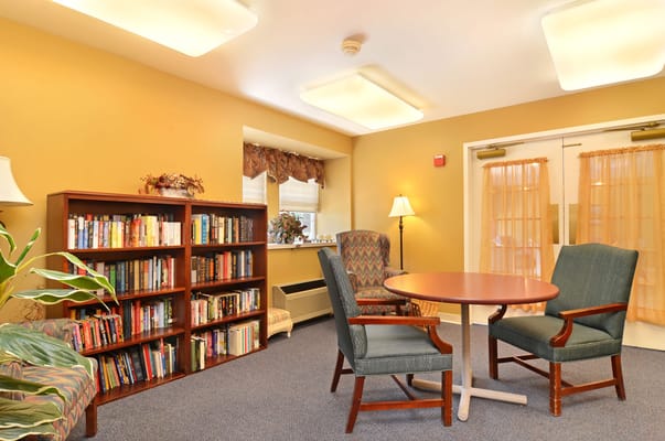 Cozy common area with bookshelves and seating